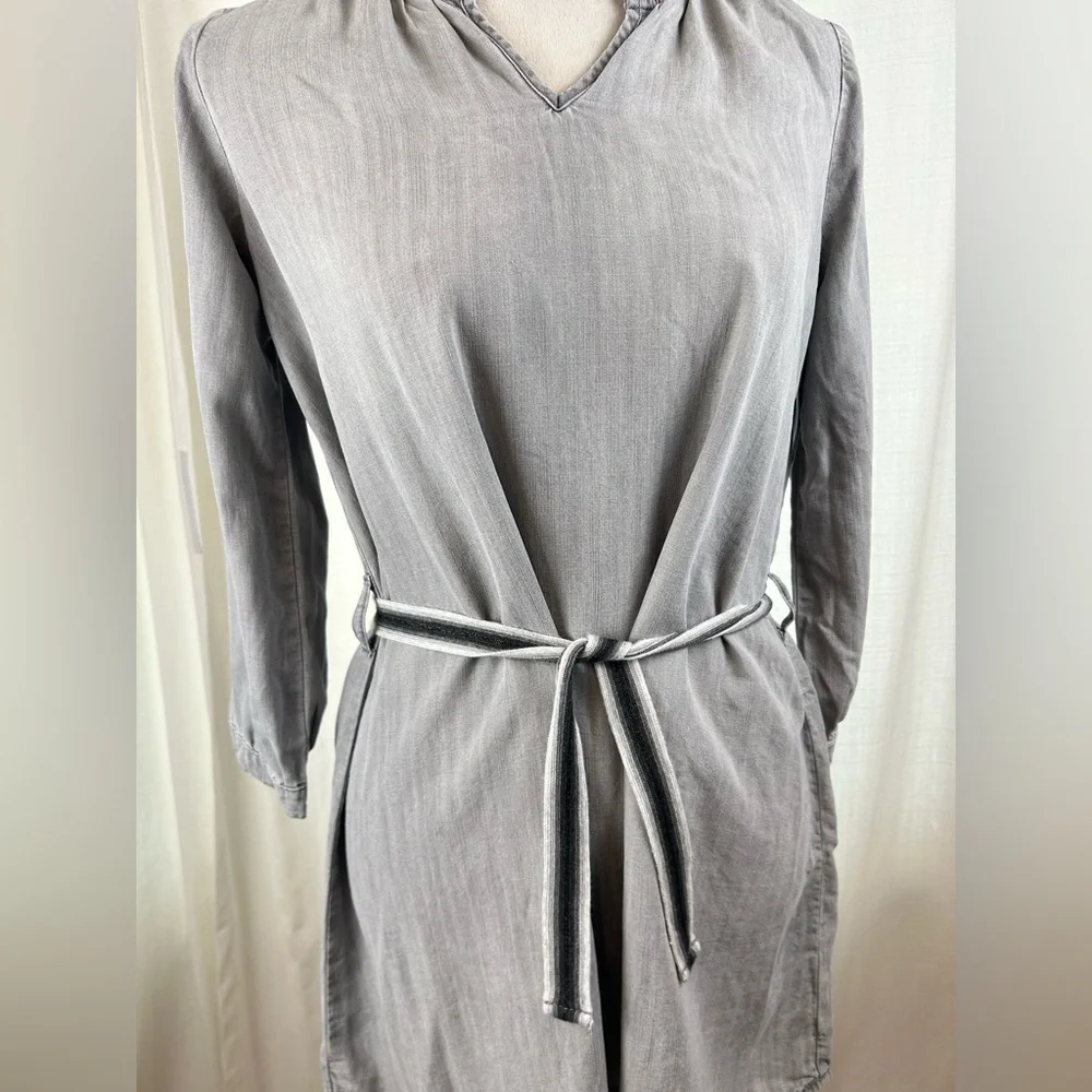 Chelsea & Violet Gray V-Neck‎ Tie-Waist Casual Dress